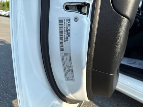 Used 2024 Chrysler Pacifica Limited FWD image 22