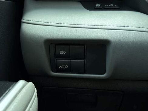 Used 2021 Toyota Highlander LE image 22