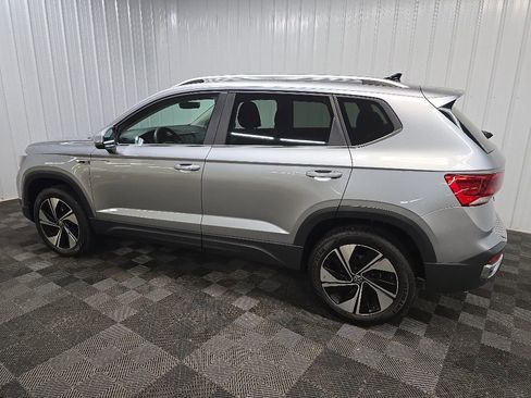 Used 2023 Volkswagen Taos SE w/ Panoramic Sunroof Package AWD/4WD image 4