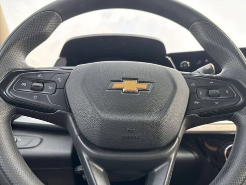 Used 2025 Chevrolet Trax LT FWD image 26