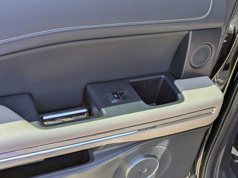 Used 2024 Ford Expedition Limited RWD image 12
