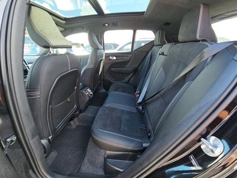 Certified 2025 Volvo XC40 B5 Plus image 6