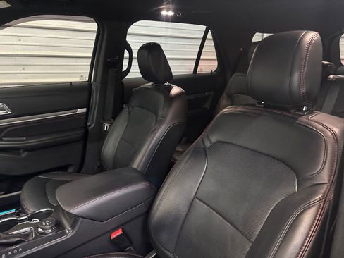 Used 2019 Ford Explorer Sport w/ Equipment Group 401A AWD/4WD image 9