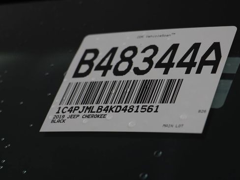 Used 2019 Jeep Cherokee Latitude Plus w/ Comfort/Convenience Group image 24