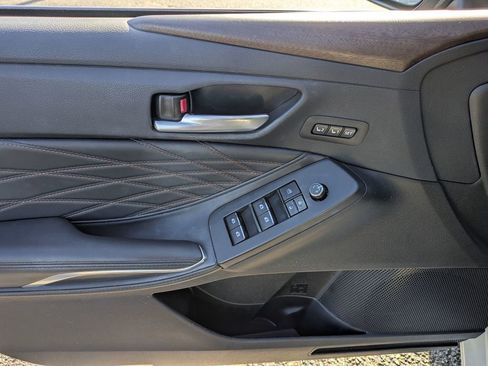 Used 2021 Toyota Avalon Limited image 12