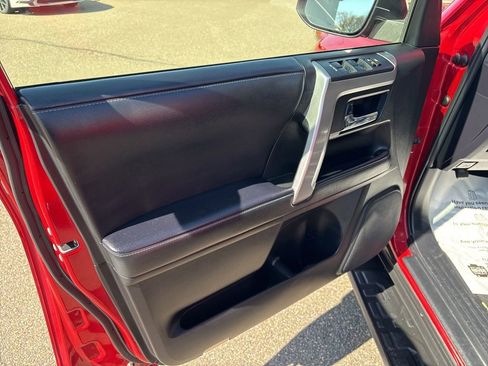 Used 2020 Toyota 4Runner SR5 Premium w/ Moonroof Package AWD/4WD image 12