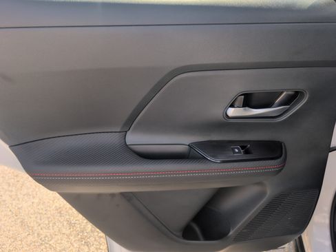 Used 2025 Nissan Kicks SR FWD image 29