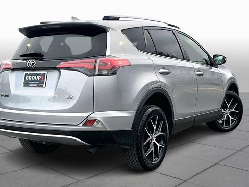 Used 2018 Toyota RAV4 SE image 12
