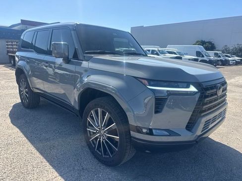 Used 2025 Lexus GX 550 w/ Accessory Package (Z1) AWD/4WD image 3