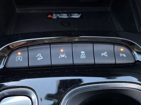 Used 2023 Buick Envision Avenir image 32