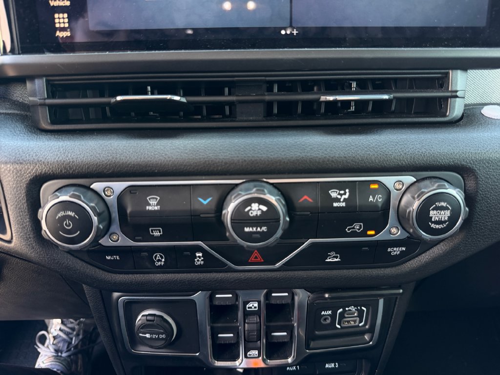 Used 2024 Jeep Gladiator Sport AWD/4WD image 17