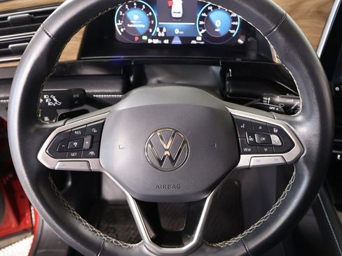 Used 2024 Volkswagen Atlas SE image 3