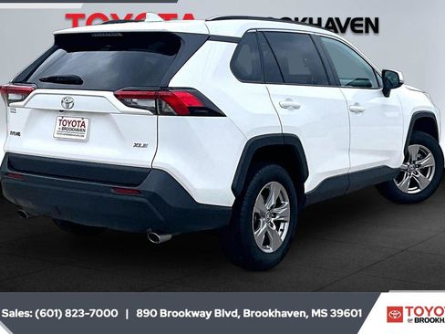 Used 2024 Toyota RAV4 XLE FWD image 11