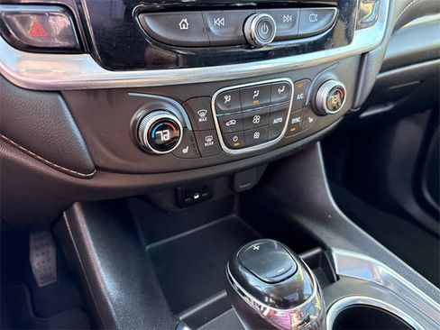 Used 2019 Chevrolet Traverse LT w/ LT Premium Package image 24