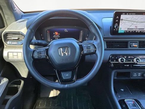 Used 2025 Honda Pilot Black Edition image 8
