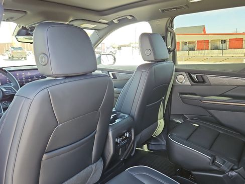 New 2026 Buick Enclave Avenir w/ Super Cruise Package image 9