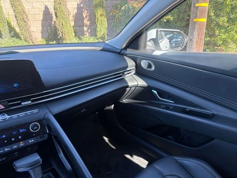 Used 2025 Hyundai Elantra Limited image 37