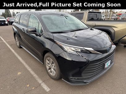 Certified 2022 Toyota Sienna LE