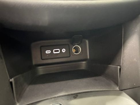 Used 2019 Chevrolet Equinox LT FWD image 16