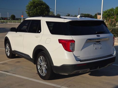 Used 2021 Ford Explorer XLT w/ Equipment Group 202A RWD image 5