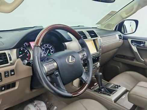 Used 2018 Lexus GX 460 Premium w/ Premium Package image 19