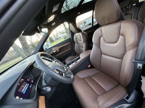 Certified 2024 Volvo XC90 B5 Plus w/ Protection Package Premier image 15