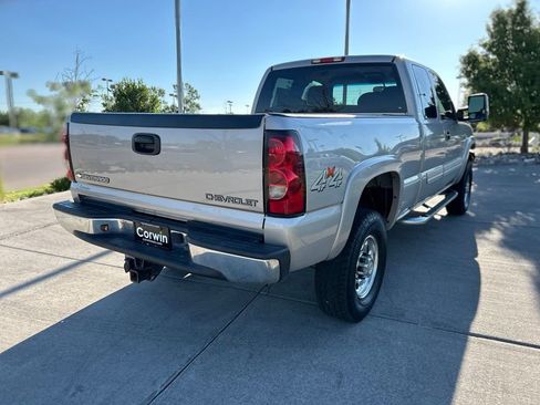 Used 2005 Chevrolet Silverado 2500 LS w/ Heavy-Duty Power Package AWD/4WD image 9