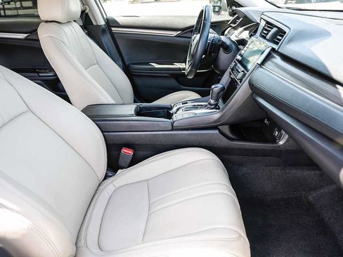 Used 2019 Honda Civic Touring image 25