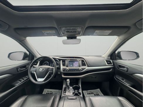 Used 2019 Toyota Highlander XLE AWD/4WD image 8