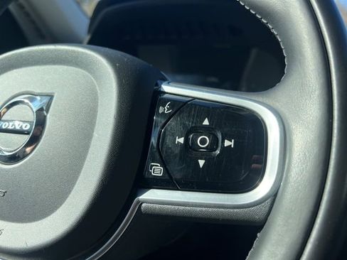 Used 2020 Volvo XC90 T5 Momentum w/ Protection Package Premier image 32