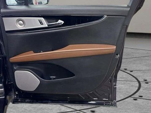 Used 2023 Lincoln Nautilus Reserve w/ Equipment Group 202A image 18