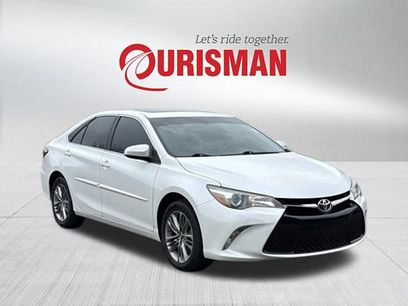 Used 2016 Toyota Camry SE w/ Moonroof Package