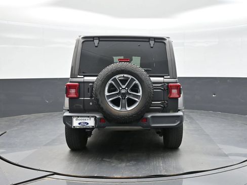 Used 2019 Jeep Wrangler Unlimited Sahara AWD/4WD image 18