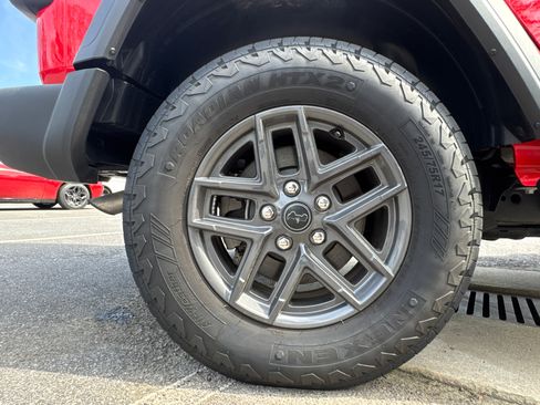 Used 2025 Jeep Wrangler Sport S image 18