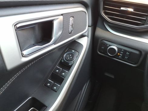 Used 2022 Ford Explorer XLT AWD/4WD image 22