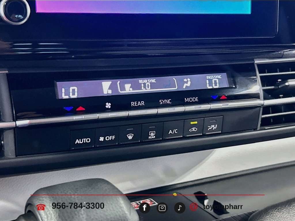 Used 2025 Toyota Sienna LE FWD image 25