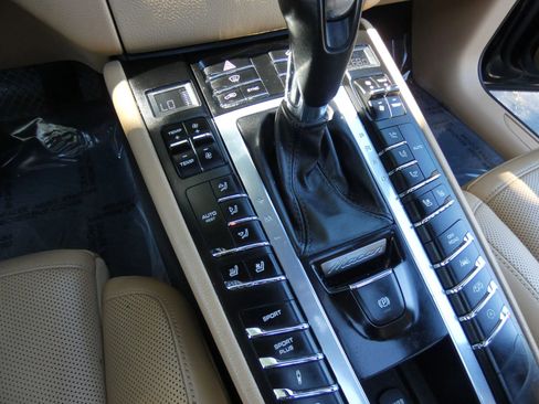 Used 2018 Porsche Macan Sport Edition image 66