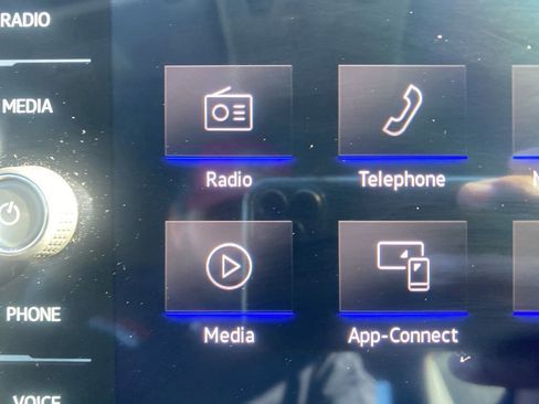 Used 2024 Volkswagen Tiguan SE image 23