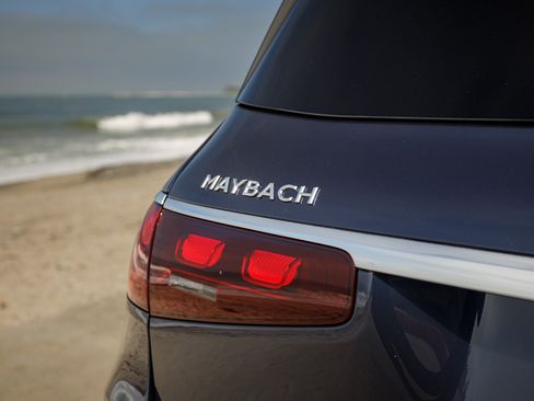 Used 2024 Mercedes-Benz Maybach GLS 600 4MATIC image 11