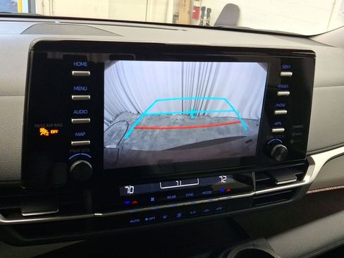 Used 2024 Toyota Sienna LE image 15