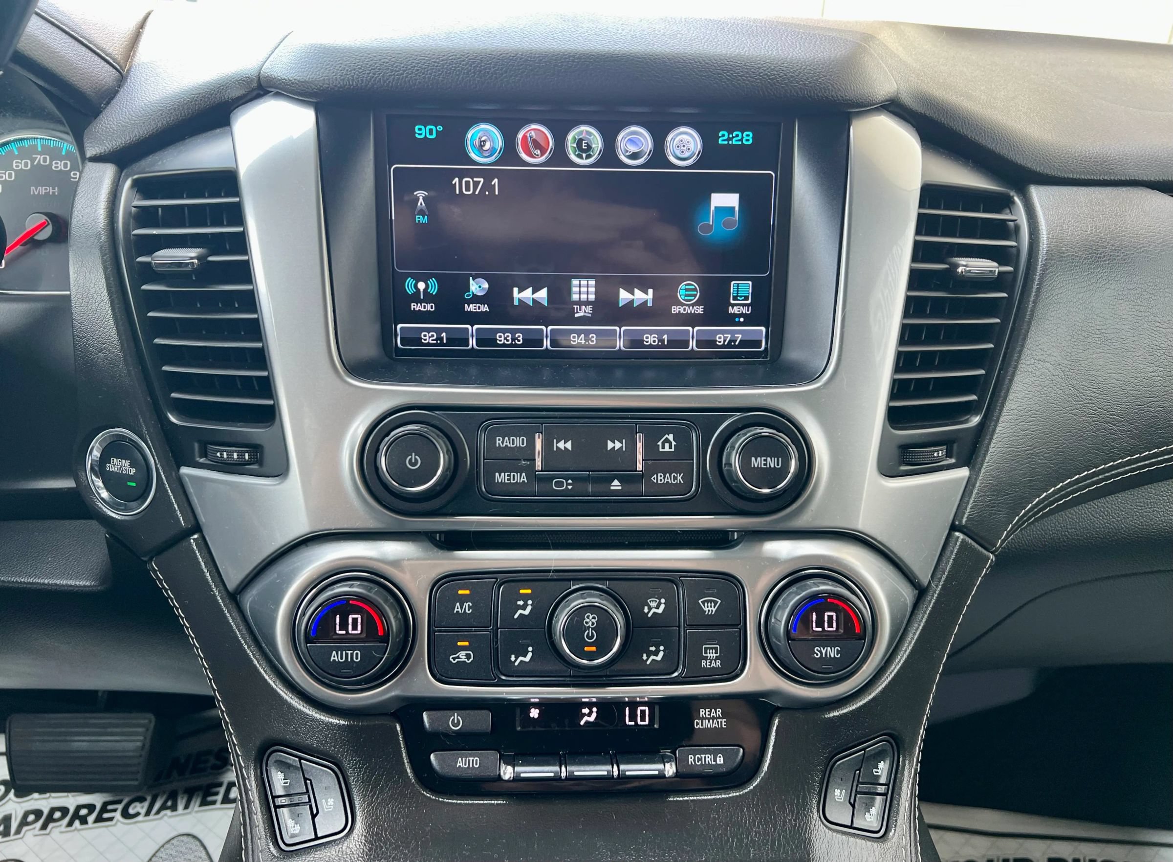 Used 2020 Chevrolet Suburban Premier AWD/4WD image 23