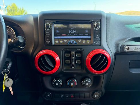 Used 2015 Jeep Wrangler Unlimited Sport w/ Quick Order Package 24S AWD/4WD image 13