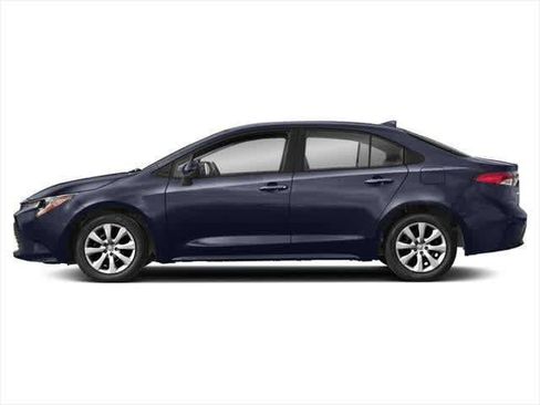 Used 2023 Toyota Corolla LE image 3