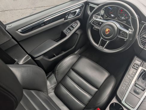 Used 2018 Porsche Macan Turbo w/ Premium Package Plus image 10