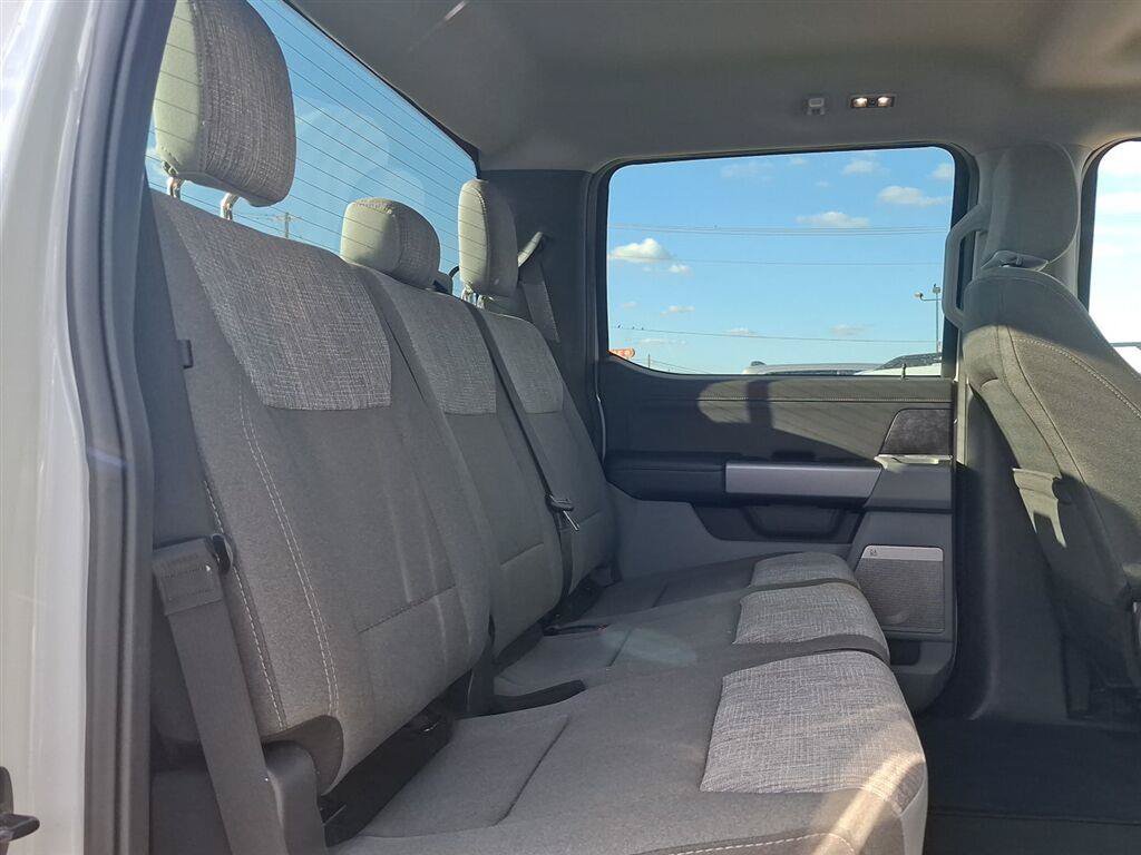 Used 2025 Ford F250 XLT w/ Black Appearance Package AWD/4WD image 12