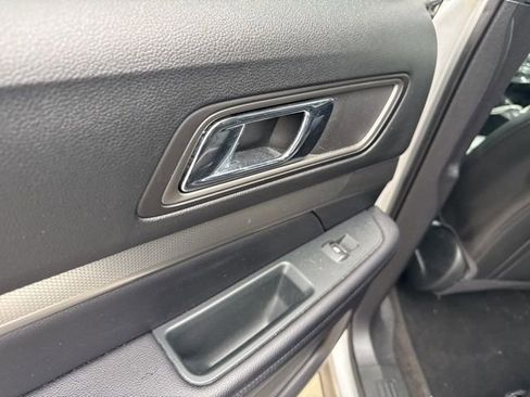 Used 2018 Ford Explorer XLT w/ Equipment Group 202A image 19