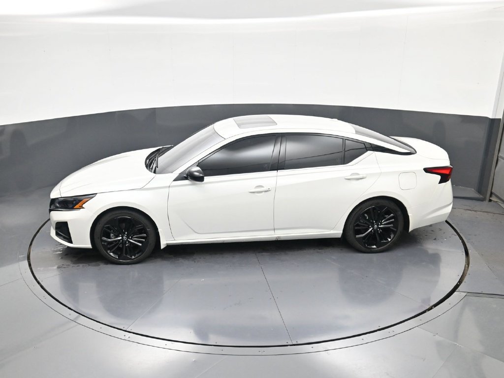 Used 2025 Nissan Altima 2.5 SR w/ SR Premium Package FWD image 31