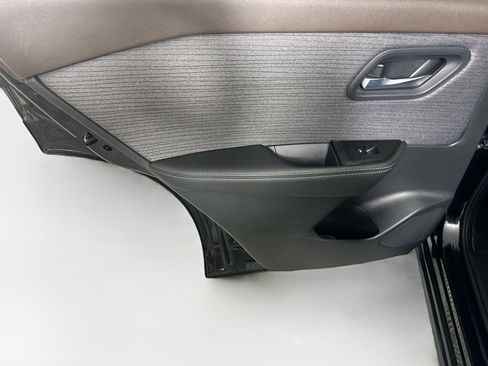 Used 2021 Nissan Rogue SV image 26