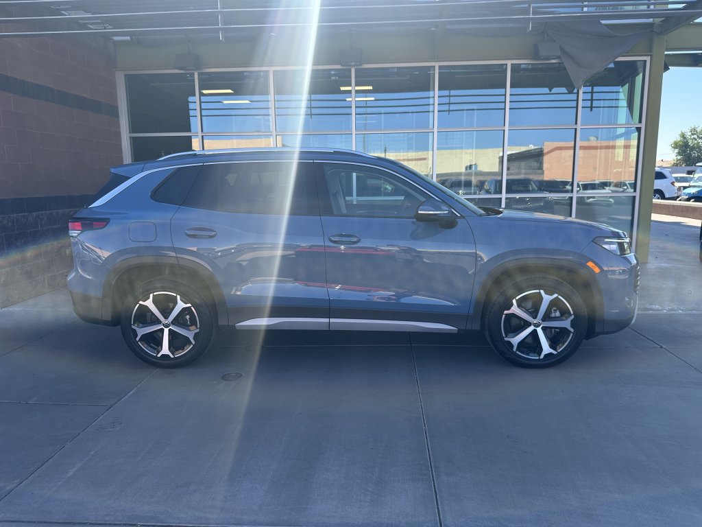 Used 2025 Volkswagen Tiguan SE w/ Panoramic Sunroof Package AWD/4WD image 7