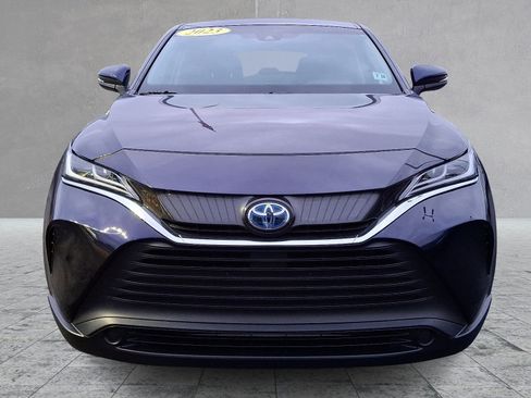 Used 2023 Toyota Venza LE image 3